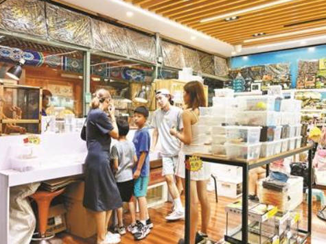 因爱好入圈 经营小宠、2号站测速爬宠小店成年轻人职业新选择